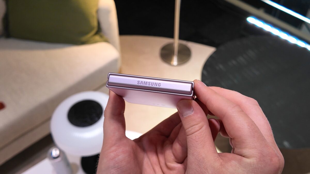 Samsung Galaxy Z Flip 8