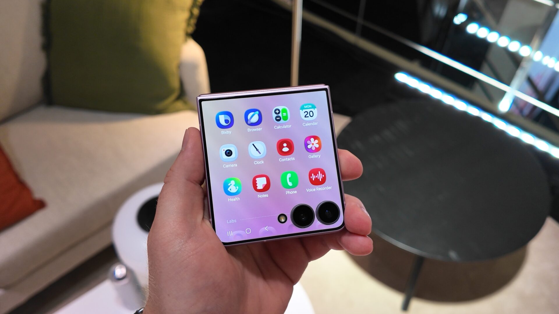 Galaxy Z Flip 8 cover screen