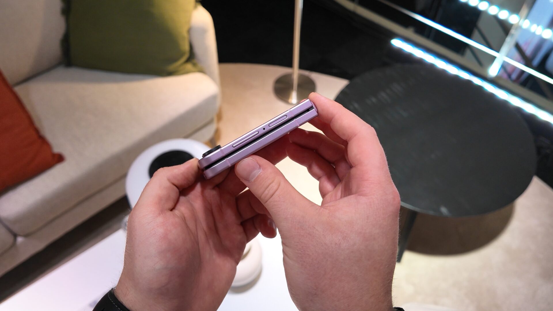 Samsung Galaxy Z Flip 8 frame
