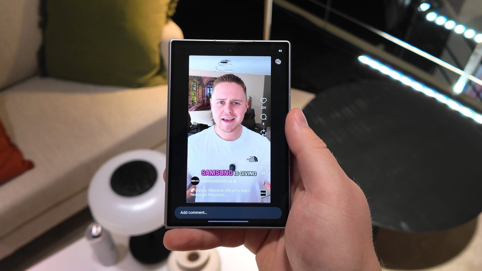 Video playback on Galaxy Z Fold 8 cover display