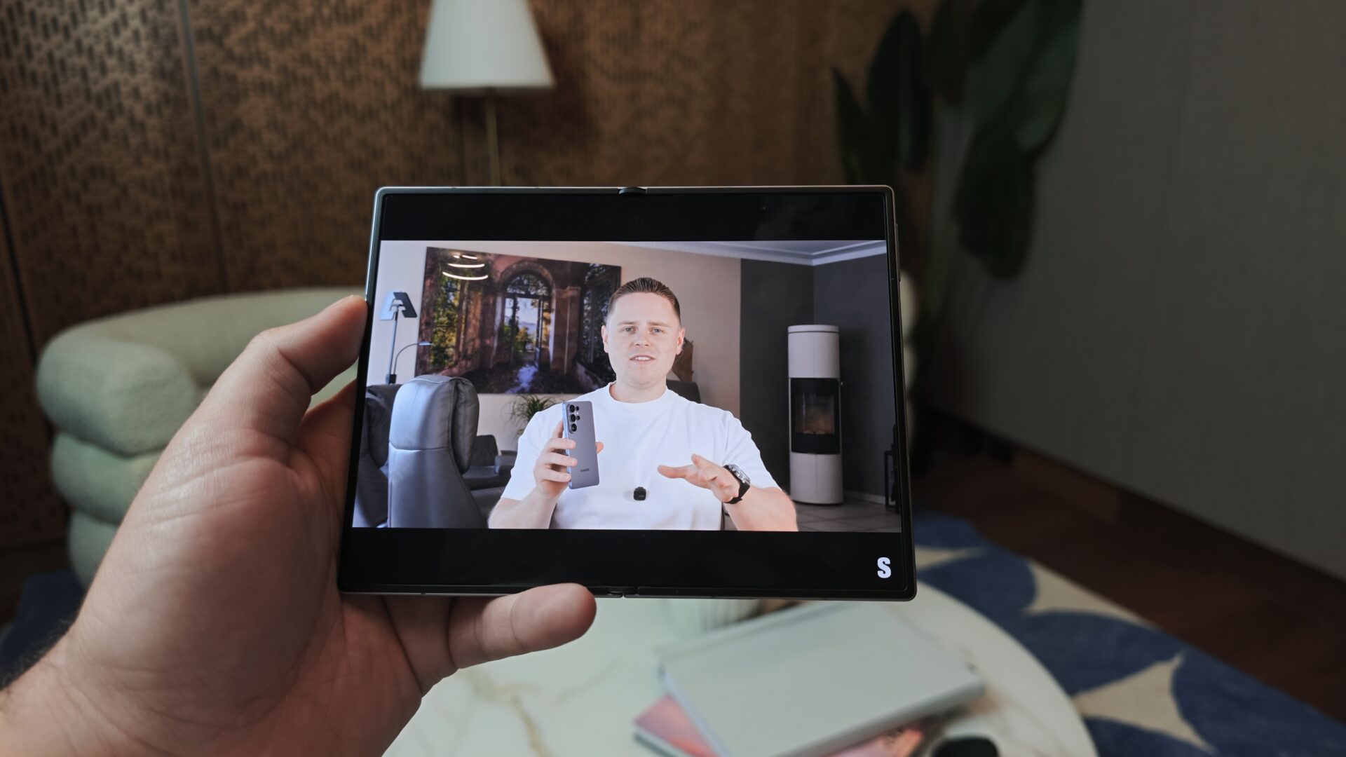 Video playback on Galaxy Z Fold 8