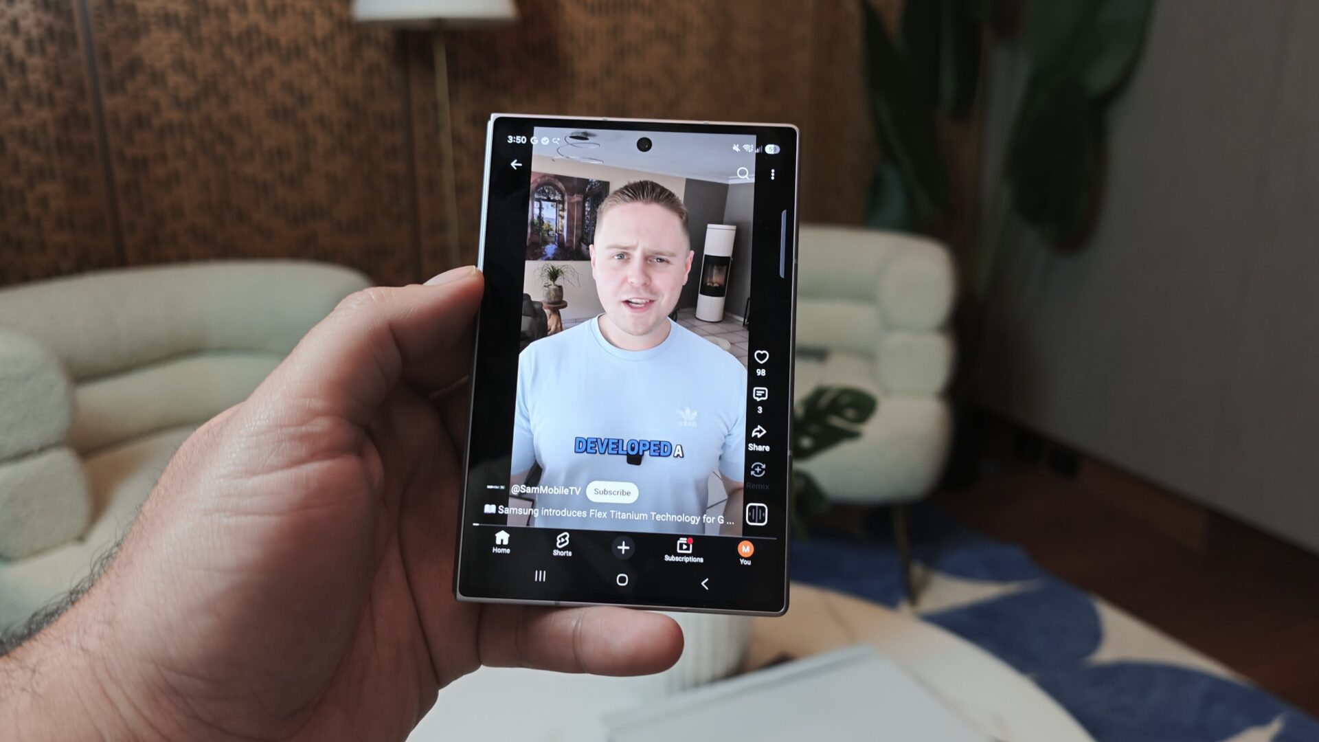 Video playback on Galaxy Z Fold 8 cover screen