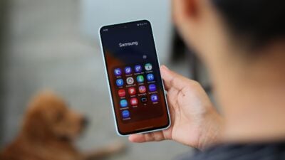What happens when you remove, uninstall, or archive apps in Samsung’s One UI?