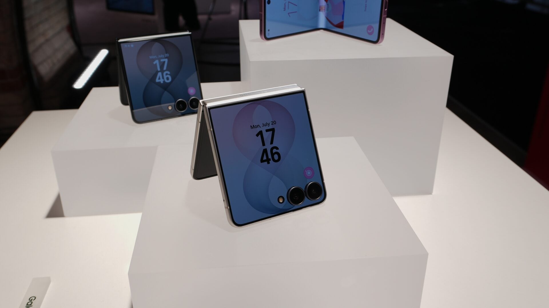 Samsung Galaxy Z Flip 8