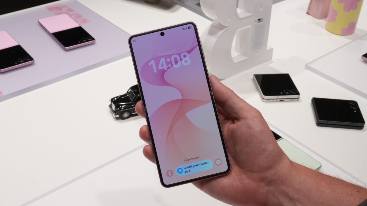 Samsung Galaxy Z Flip 8