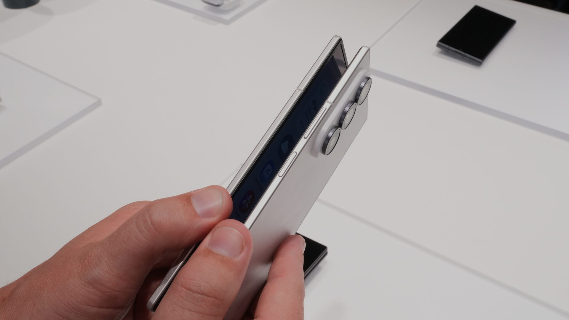 Galaxy Z Fold 8 Ultra frame