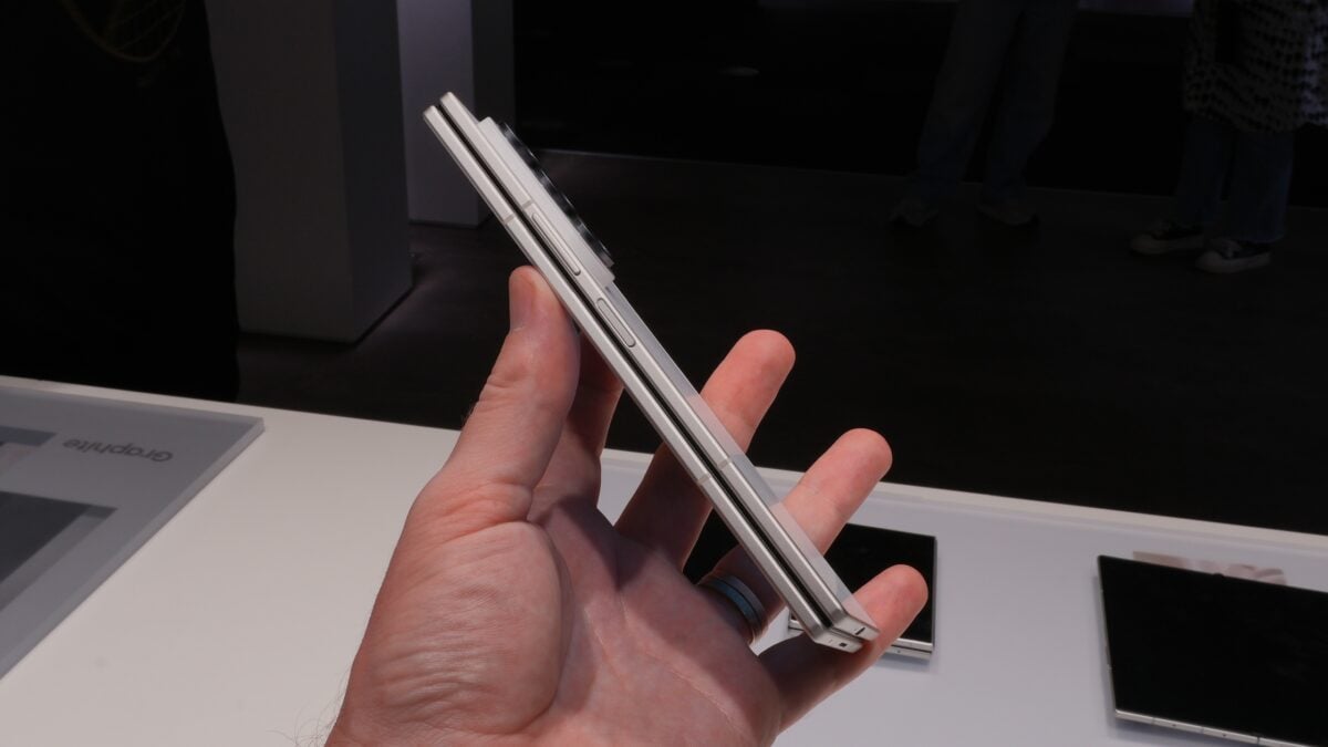 Samsung Galaxy Z Fold 8 Ultra frame