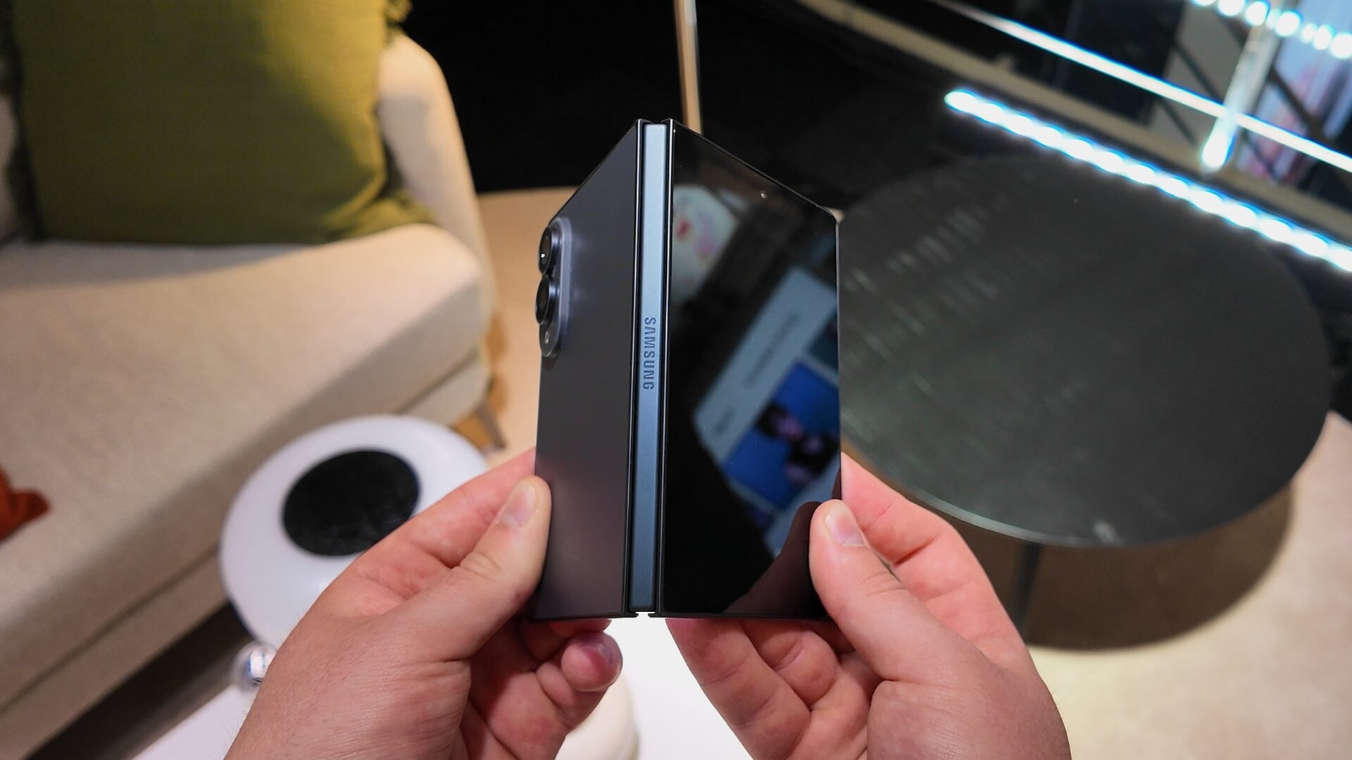 Galaxy Z Fold 8 hinge