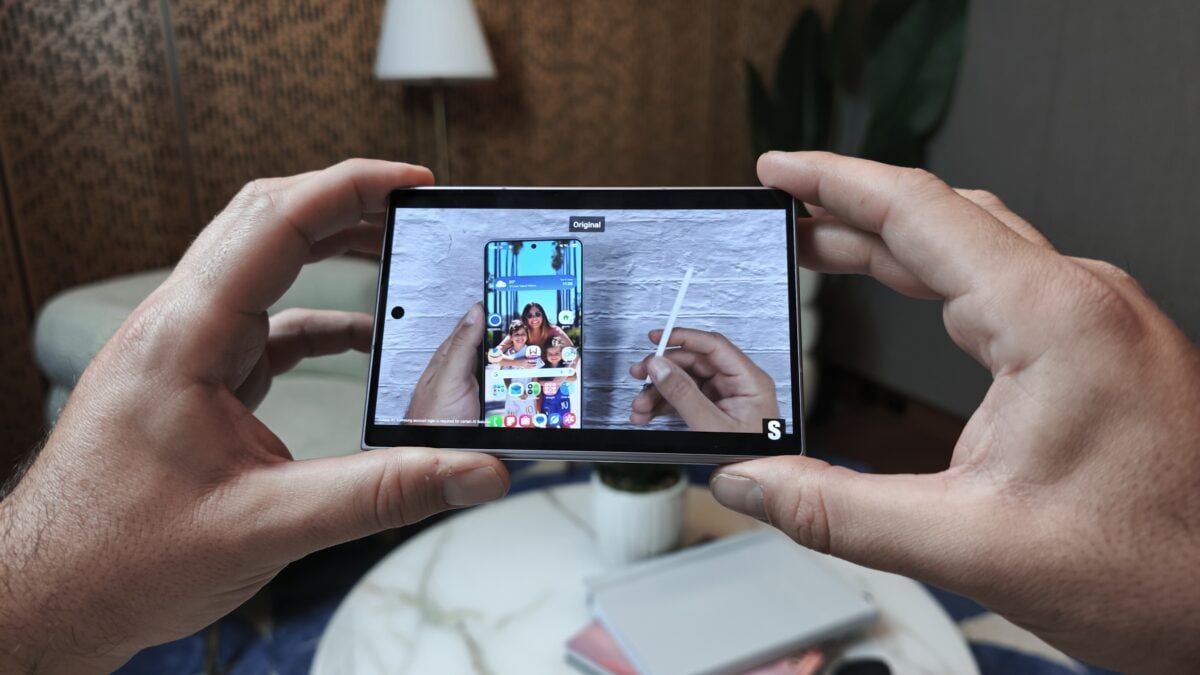 Video playback on Galaxy Z Fold 8 cover screen