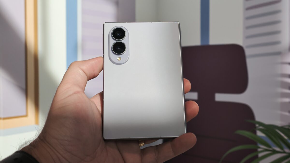 Samsung Galaxy Z Fold 8 Hands-On White Cream Color Rear