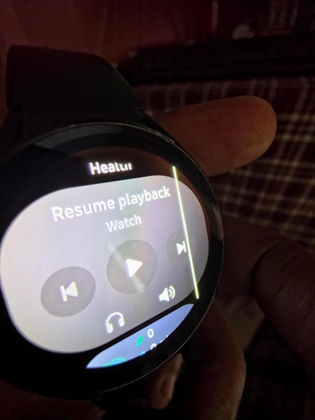 samsung galaxy watch 4 display line issue after one ui 8 watch update (01)