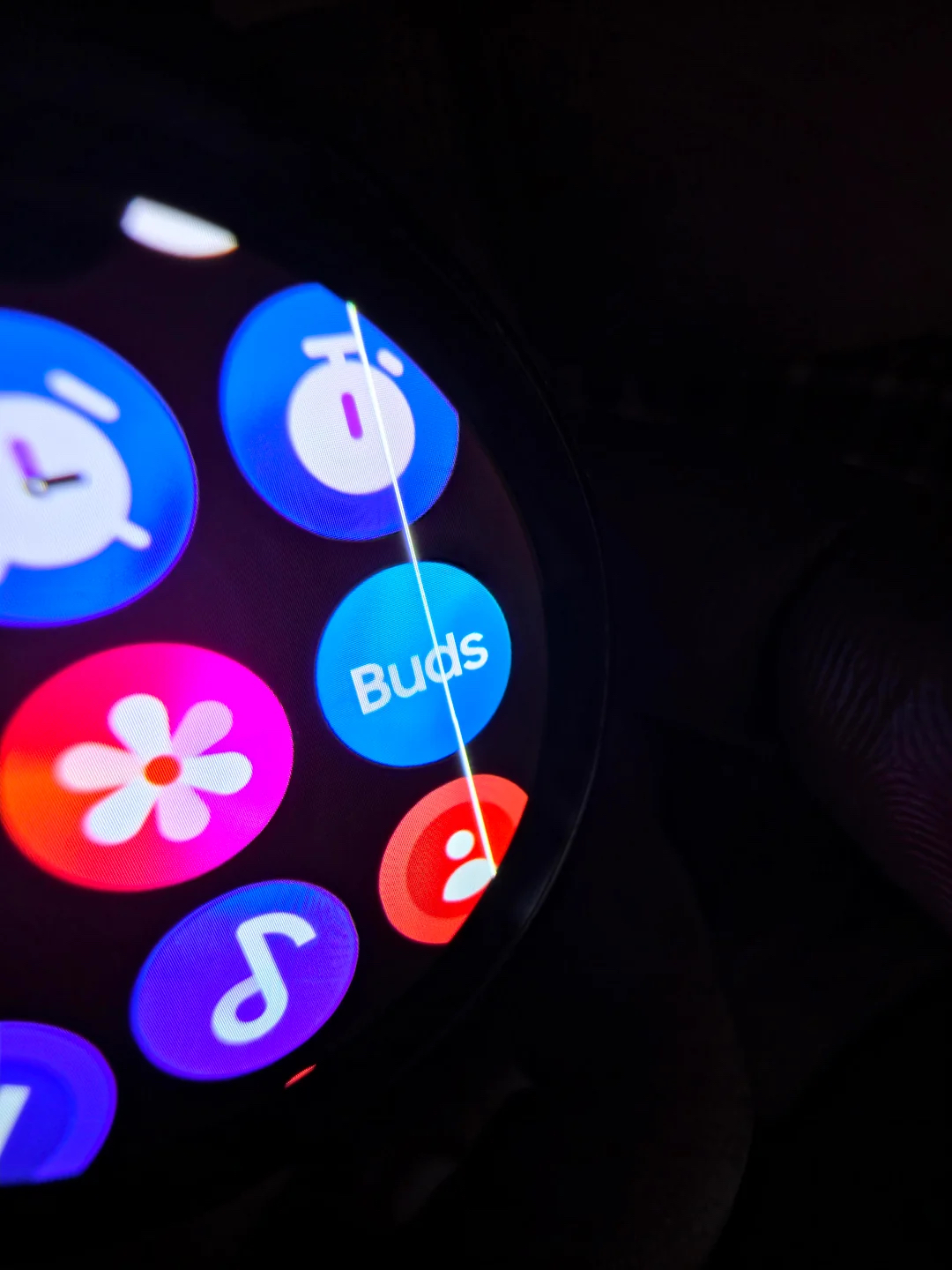 samsung galaxy watch 4 display line issue after one ui 8 watch update (02)