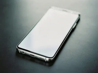 What reduces screen flicker?