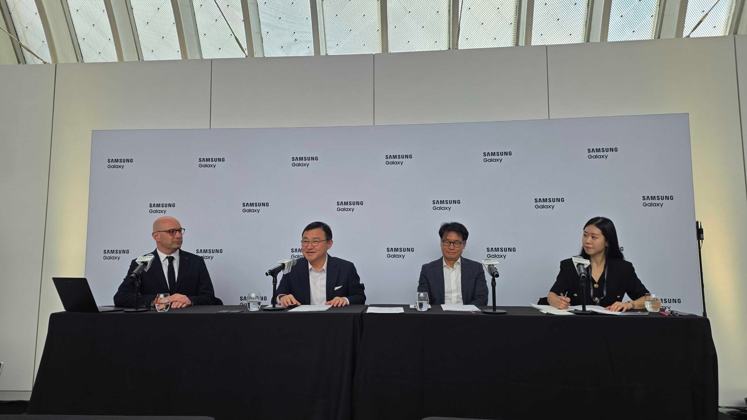 Samsung bosses tell employees to not get lazy as record profits roll in