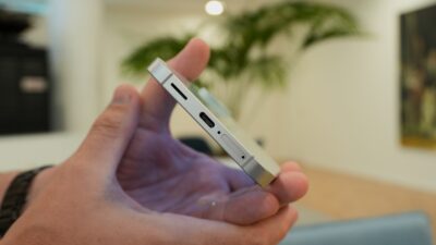 Galaxy S26 FE Hands-on USB Type-C Port Speaker SIM Card Slot