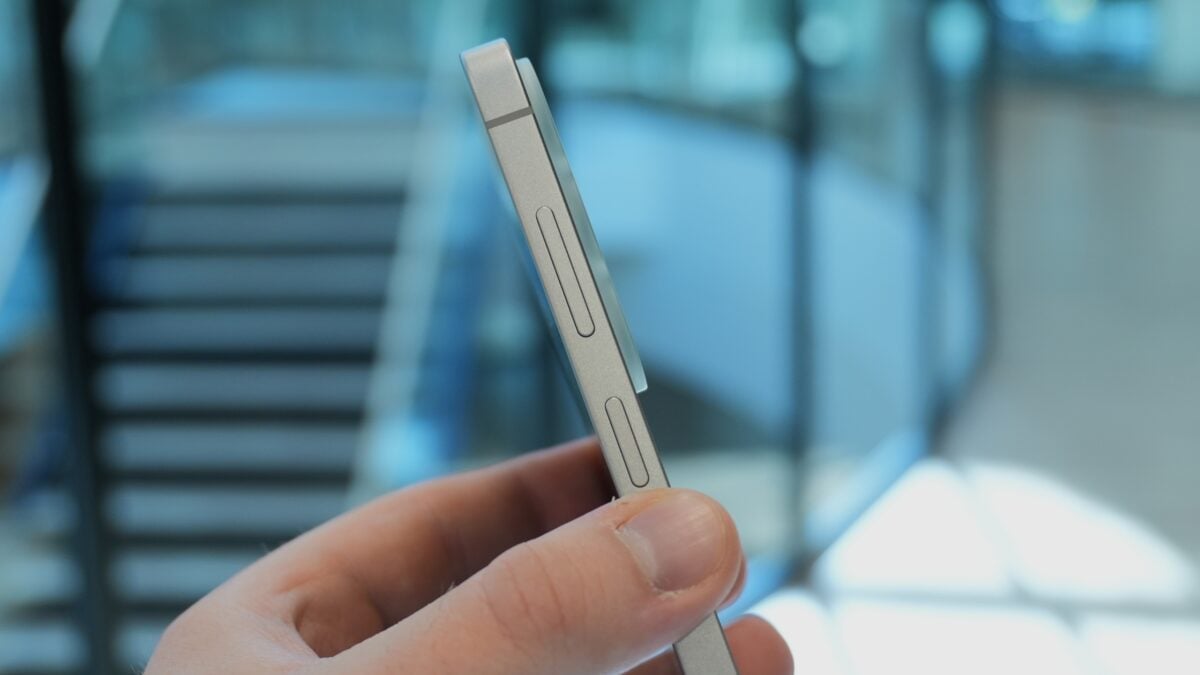 Samsung Galaxy S26 FE Hands-on Buttons