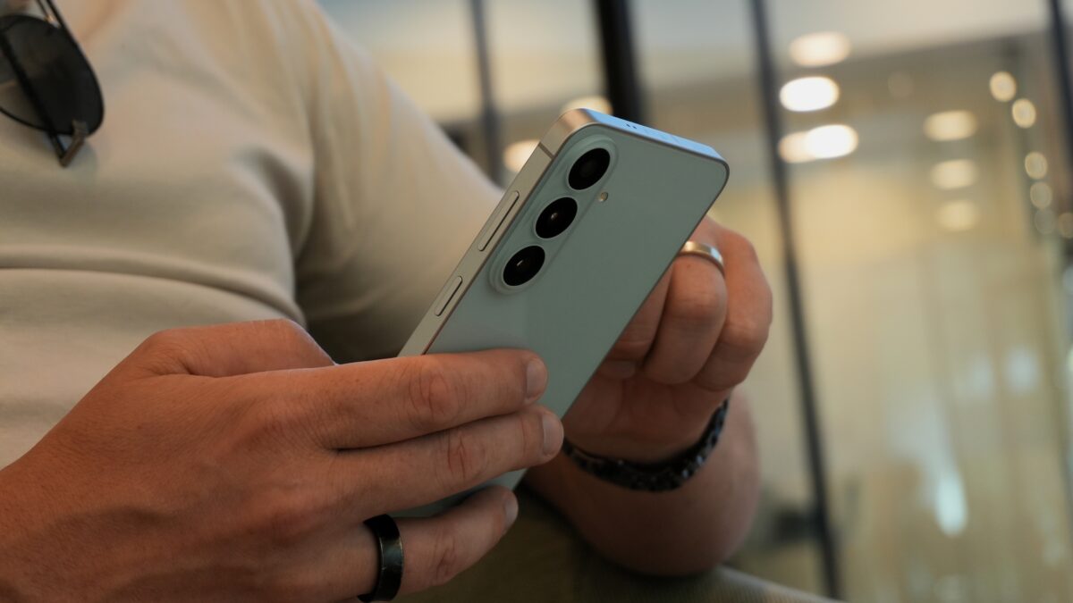 Samsung Galaxy S26 FE Hands-on Rear Cameras
