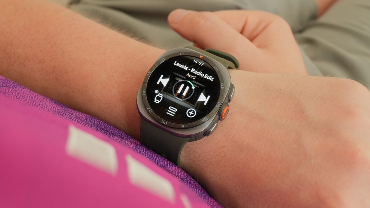 Galaxy Watch Ultra 2 media widget