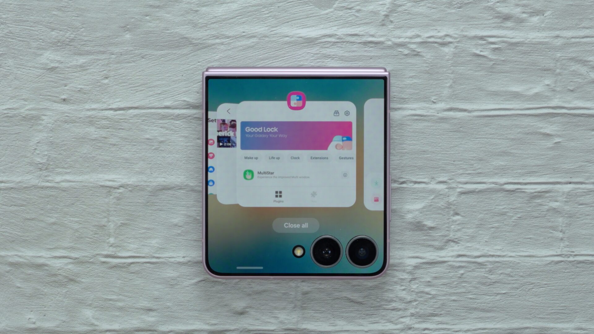 Galaxy Z Flip 8 recent apps on cover screen