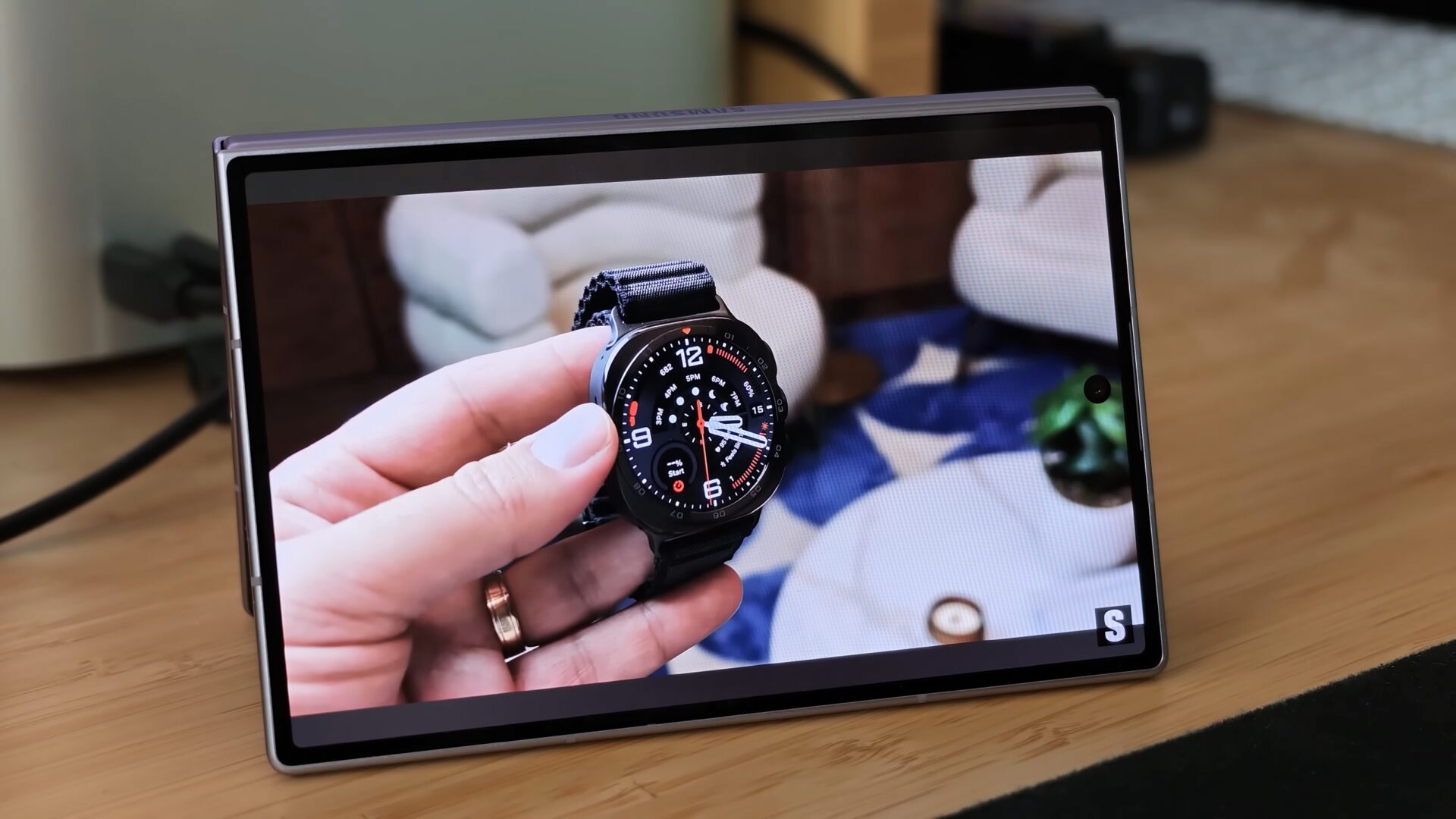 Galaxy Z Fold 8 in "tent" mode