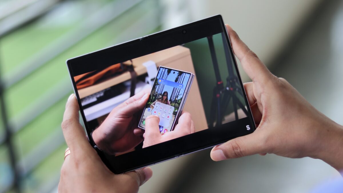 Video playback on Galaxy Z Fold 8 foldable display