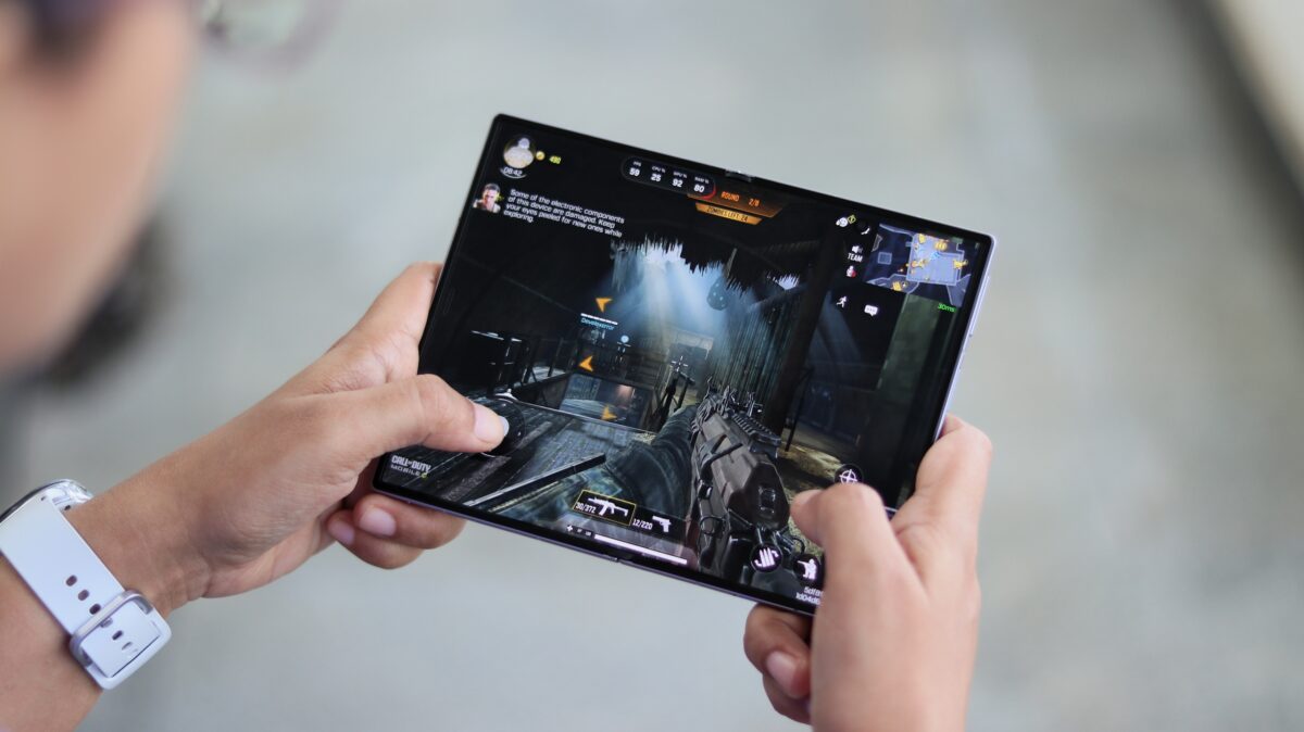 Gaming on Galaxy Z Fold 8