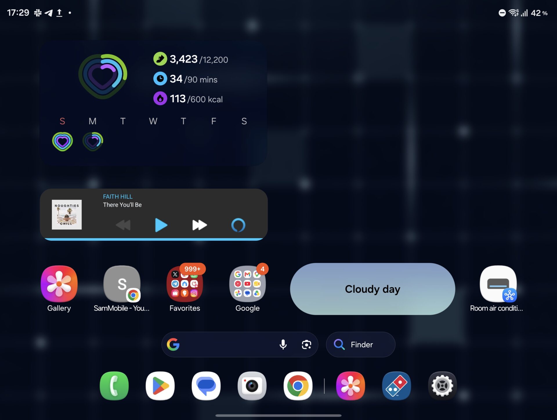 Recent/suggested apps on Galaxy Z Fold 8 home screen dock
