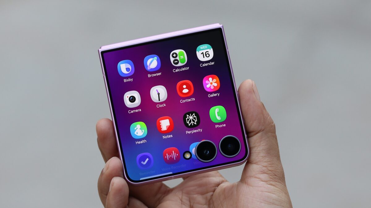 Apps on Galaxy Z Flip 8 cover screen