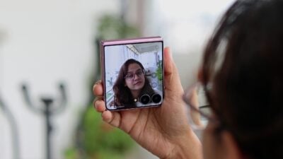 Mirror View on the Galaxy Z Flip 8 cover screen