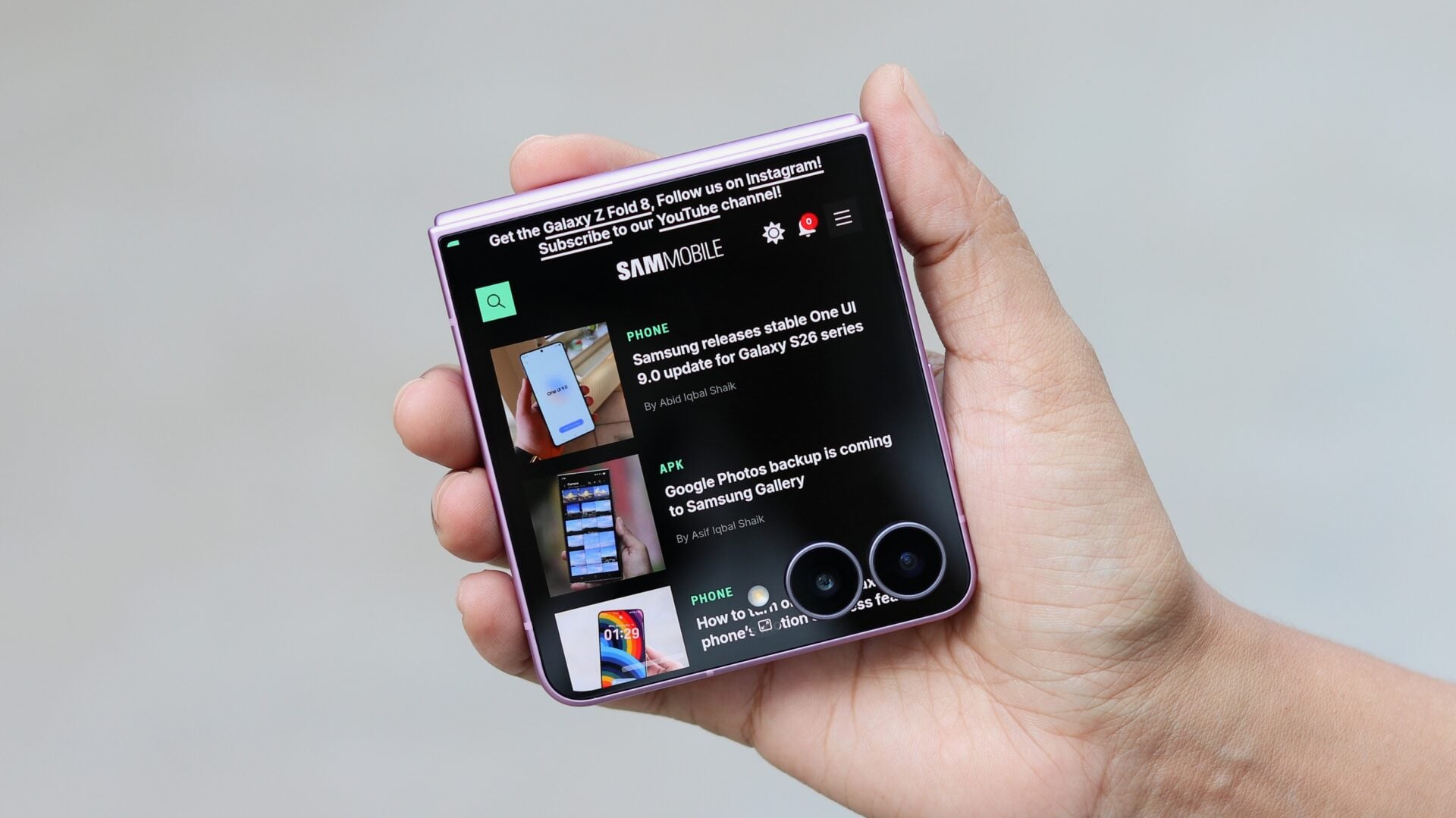 Browsing on Galaxy Z Flip 8 cover screen