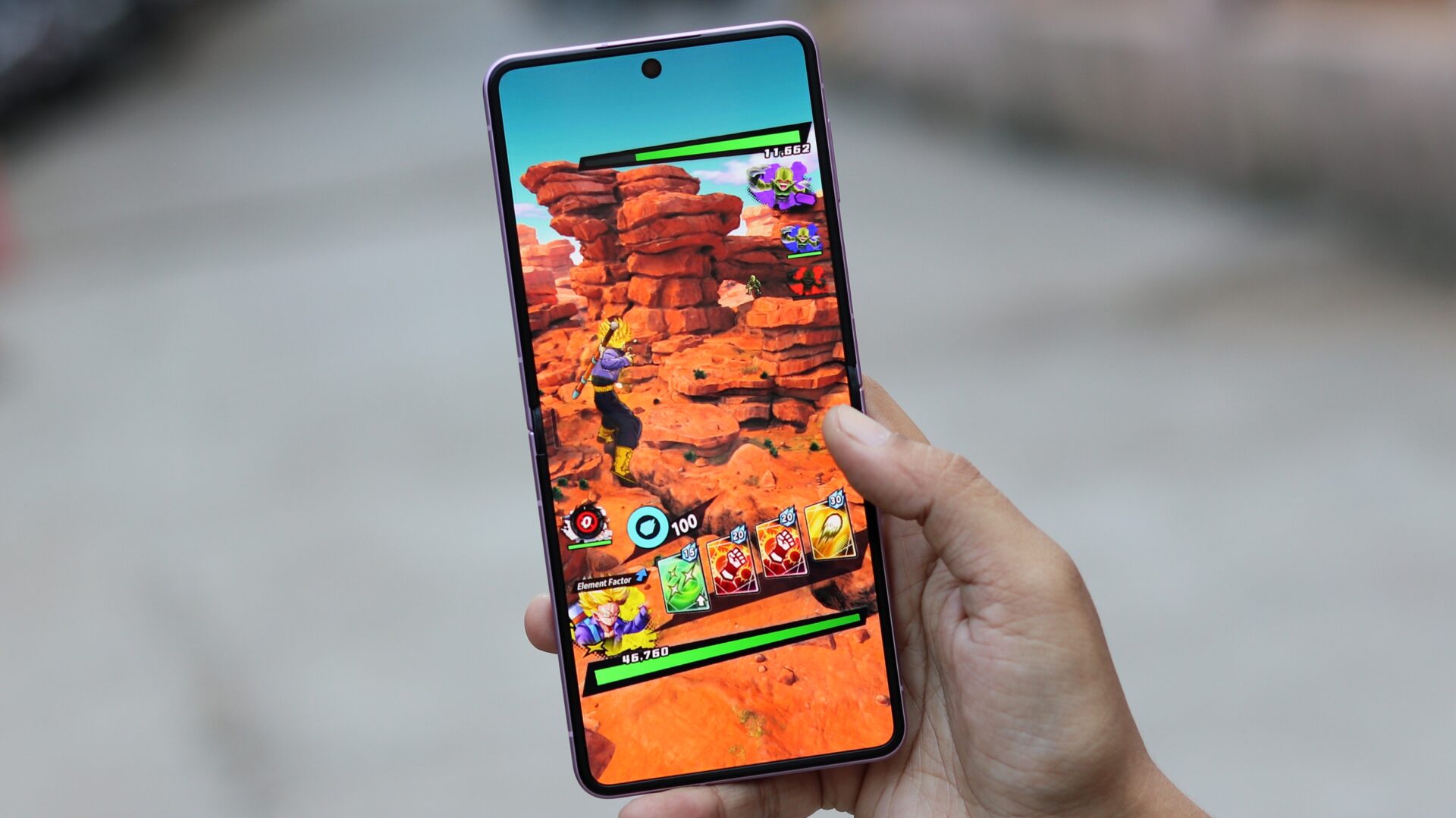 Gaming on the Samsung Galaxy Z Flip 8