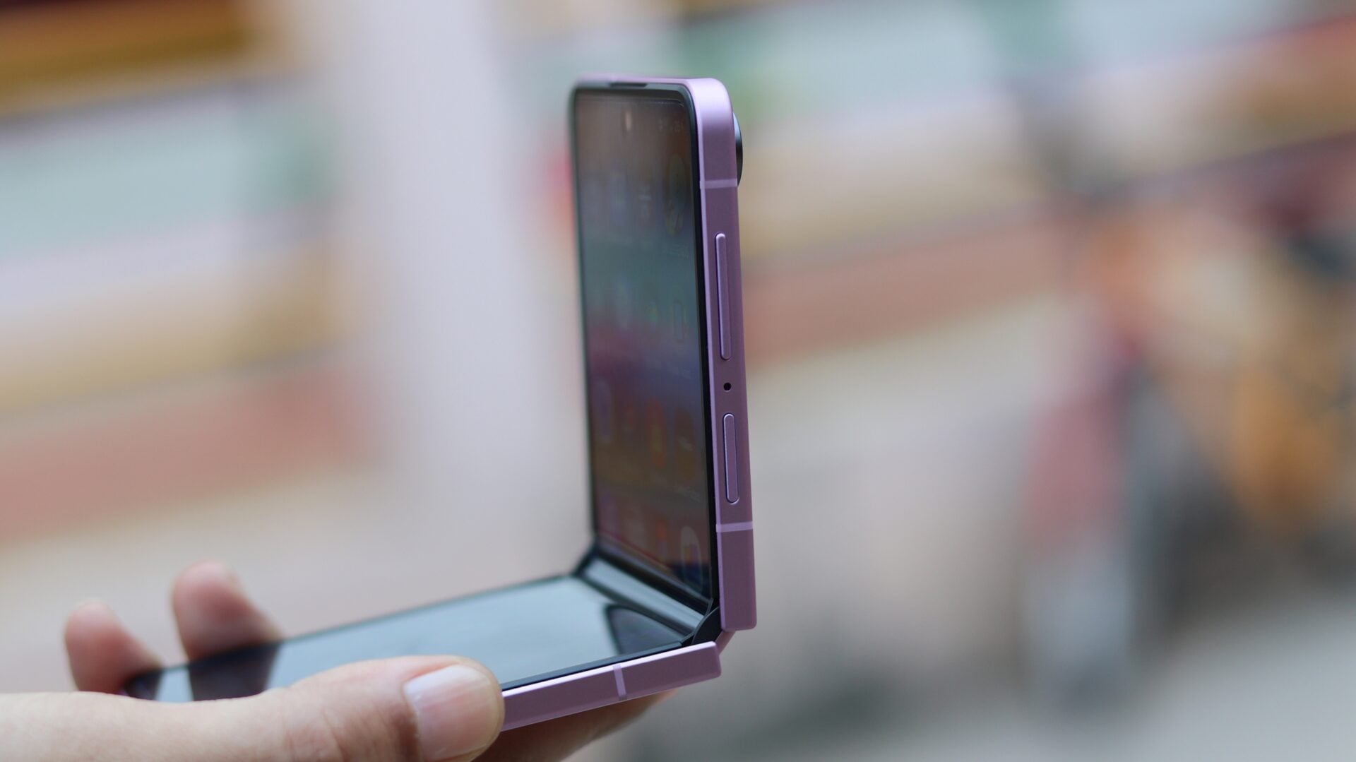 Samsung Galaxy Z Flip 8