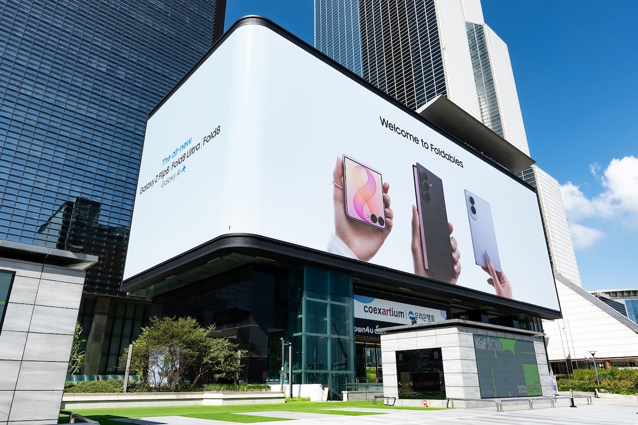 Samsung's Foldables Campaign Hits Global Landmarks