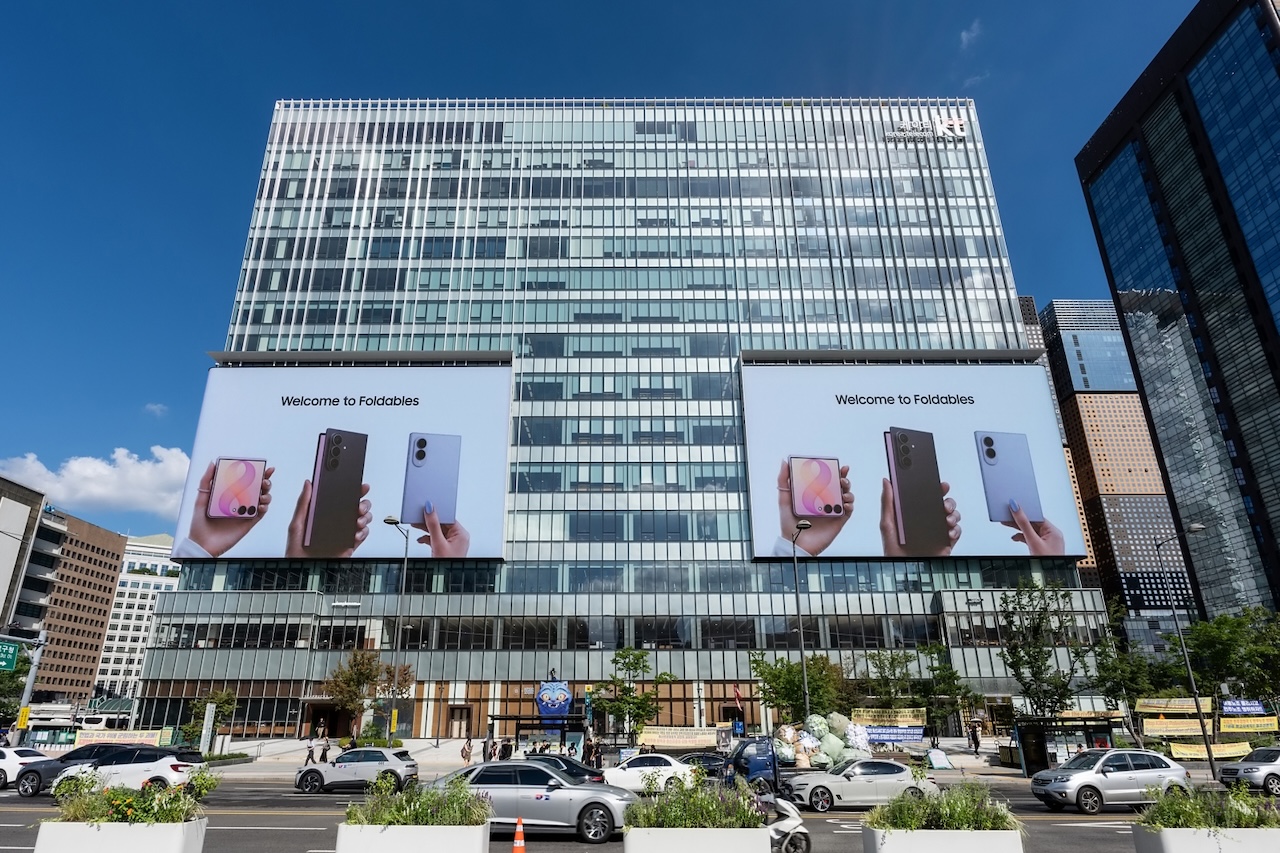 Samsung Welcome to Foldables campaign