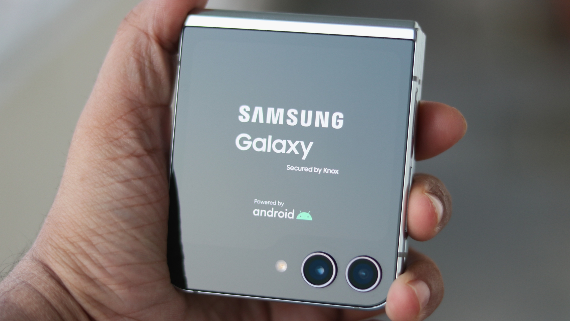 Galaxy Z Flip 5’s One UI 9 update has been released in the US