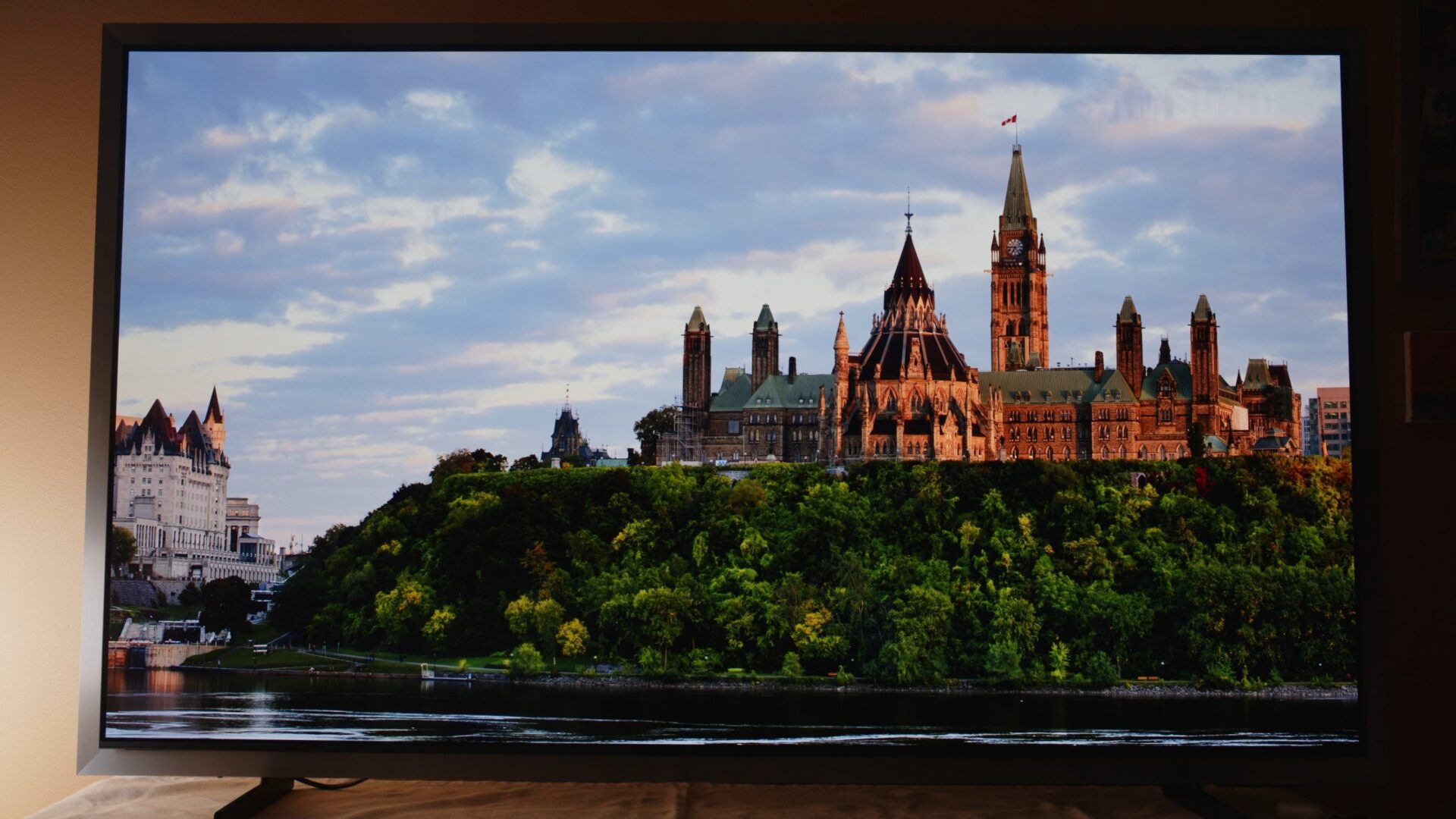 Samsung S95H OLED TV