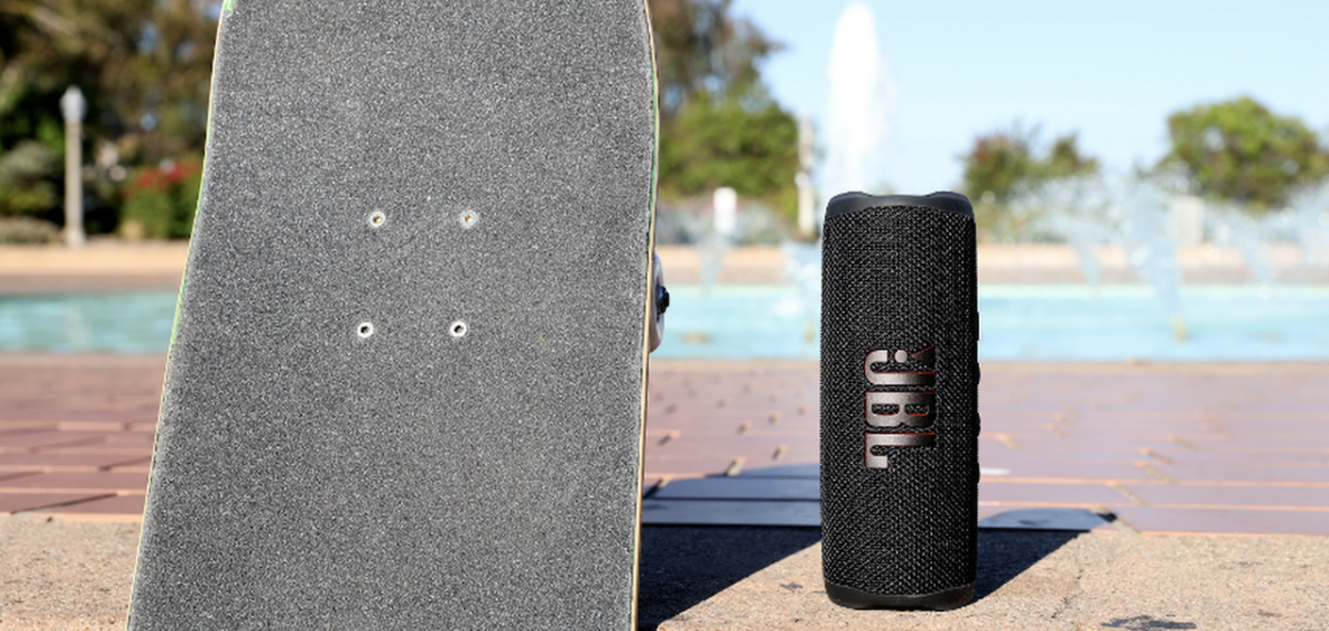 A JBL Flip 6 speaker